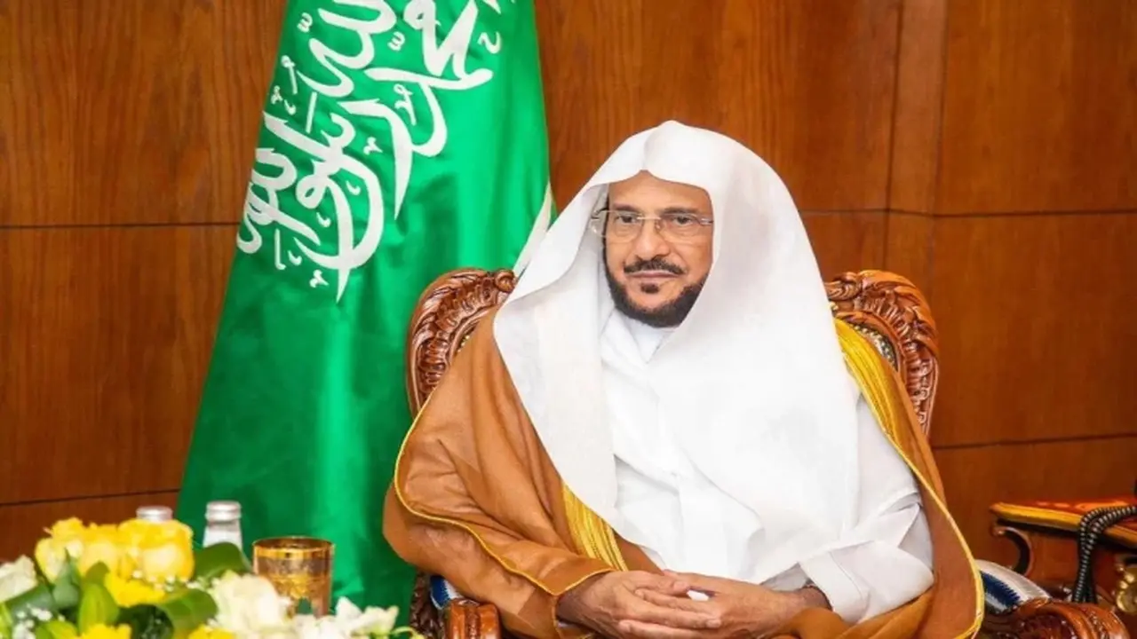 قرار رسمي.. وزير الشؤون الإسلامية يحسم جدل تصوير المصلين خلال صلوات شهر رمضان
